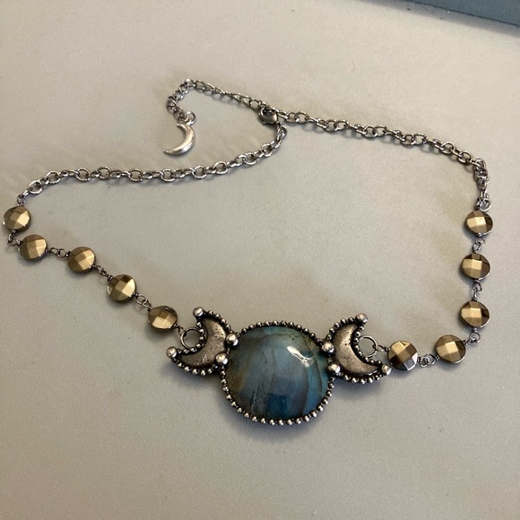 Natural blue iridescent flash labradorite gemstone triple moon goddess necklace - Picture 10 of 13
